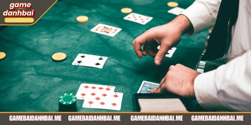 Poker dựa trên may mắn và đấu trí chiến lược