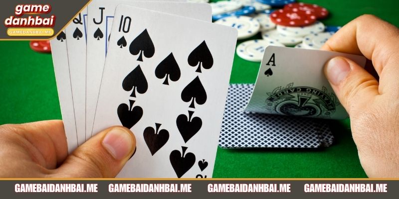 Bài Blackjack kết hợp các lá để điểm gần chuẩn