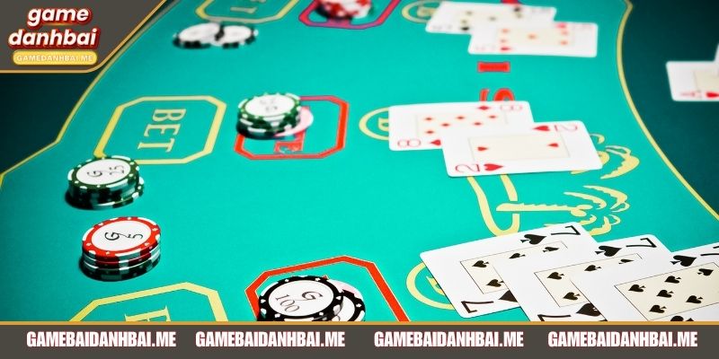 Kết quả ván chơi phụ thuộc vào con bài ở các tay